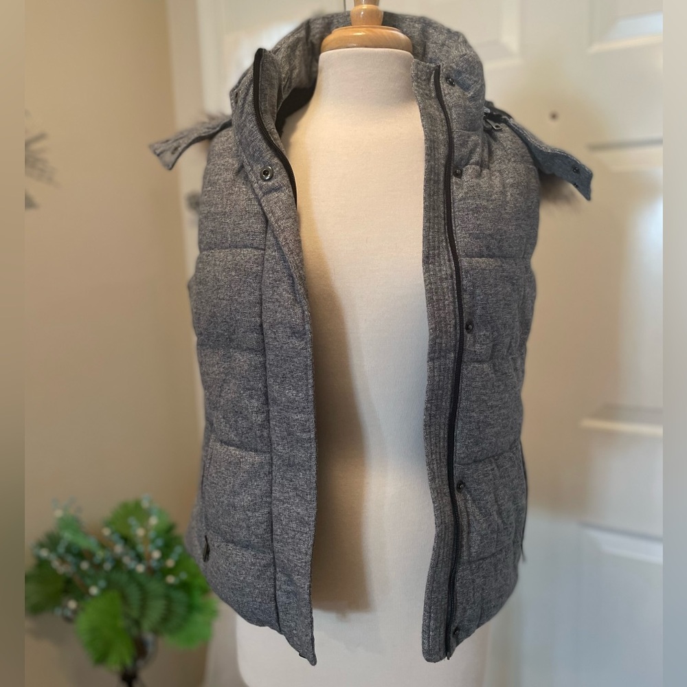 Banana Republic sleeveless fur hooded jacket- SP